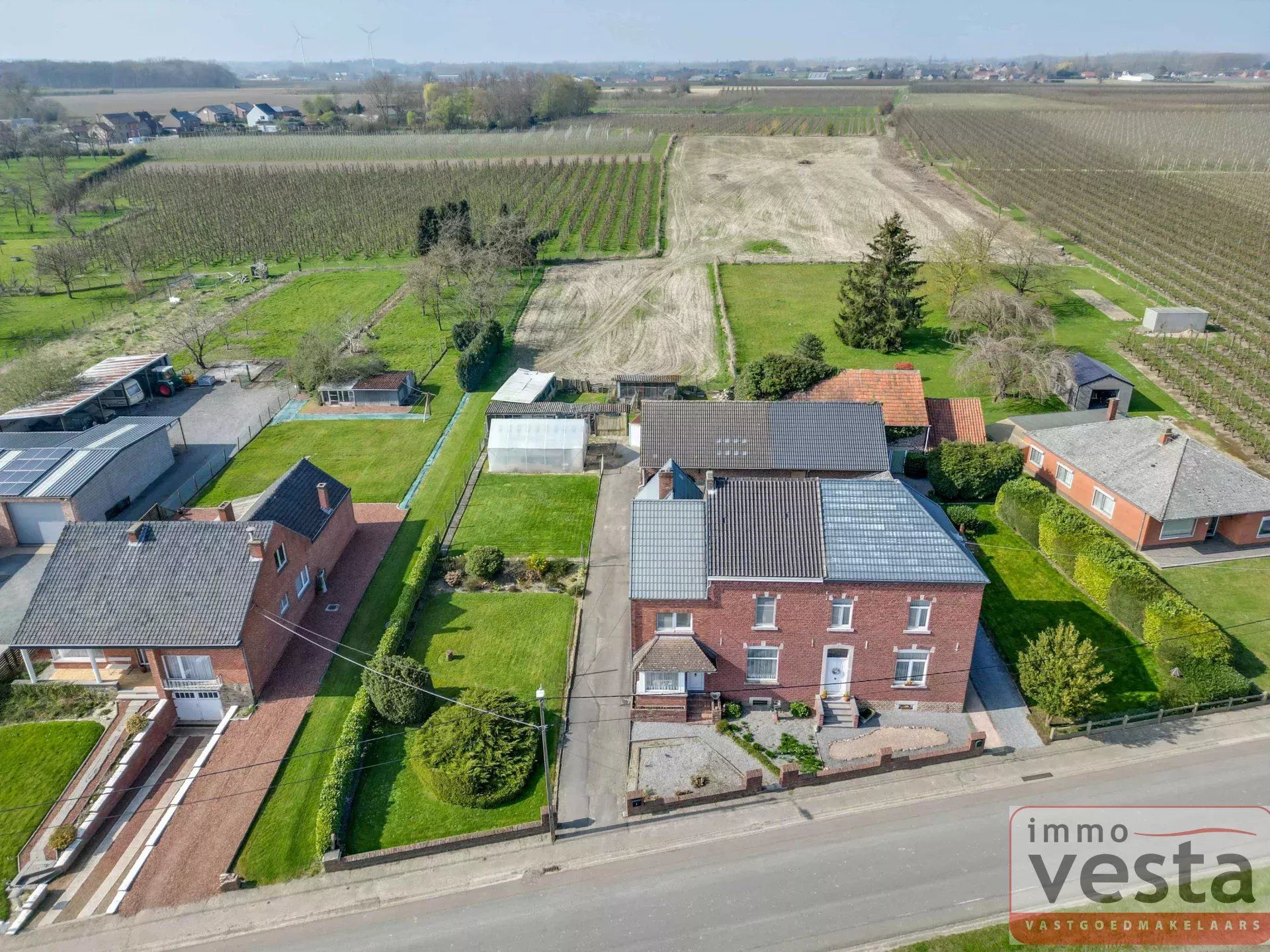 Hoofdfoto van de publicatie: Te renoveren, landelijk gelegen woning/ projectgrond