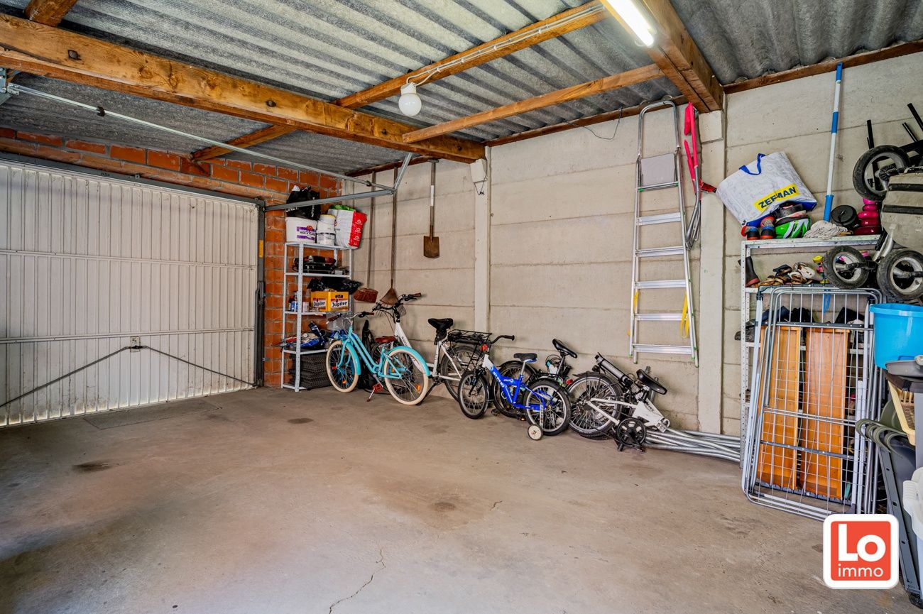 VERKOCHT! Leuke starterswoning met afzonderlijke garage in het centrum van het vernieuwde dorp van Zeveneken! foto 18