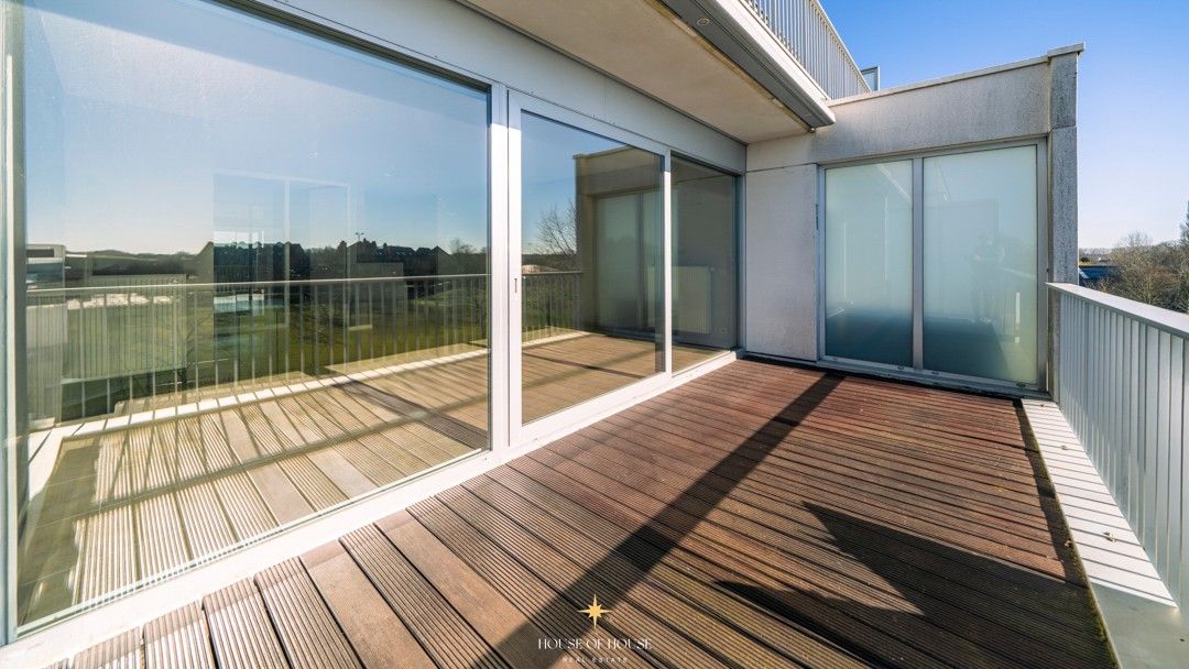 Zonnig en ruim appartement op vierde verdieping met prachtige uitzichten foto 14