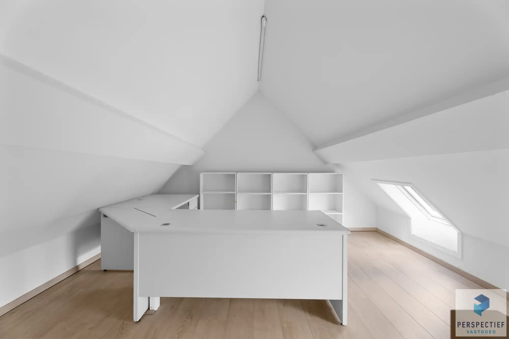 Veelzijdig handelshuis/kantoorgebouw foto 23