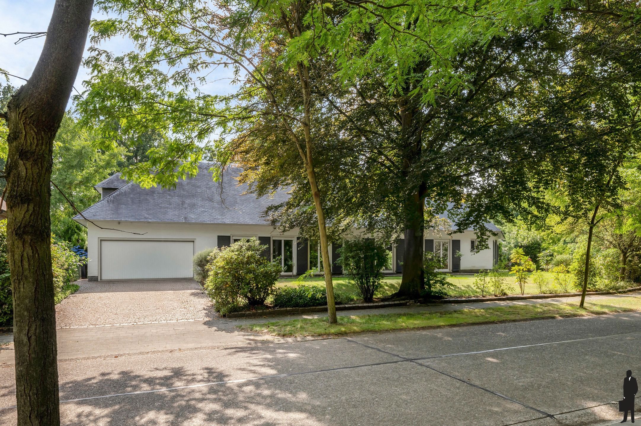 Vrijstaande villa op ca. 1.626 m² met zonnige tuin!  foto {{pictureIndex}}