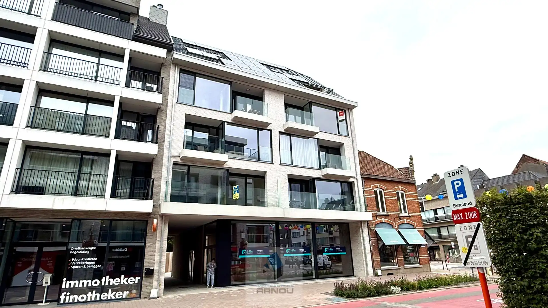 Prachtig ruim nieuwbouwappartement met 2 slaapkamer en garage foto {{pictureIndex}}