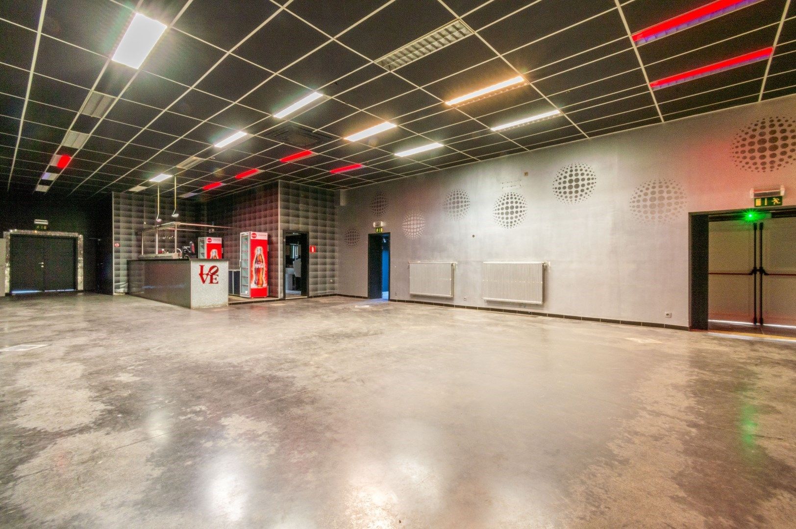 Een welgelegen voormalig HORECA pand met zaal 250m² en ruime woonst foto 6