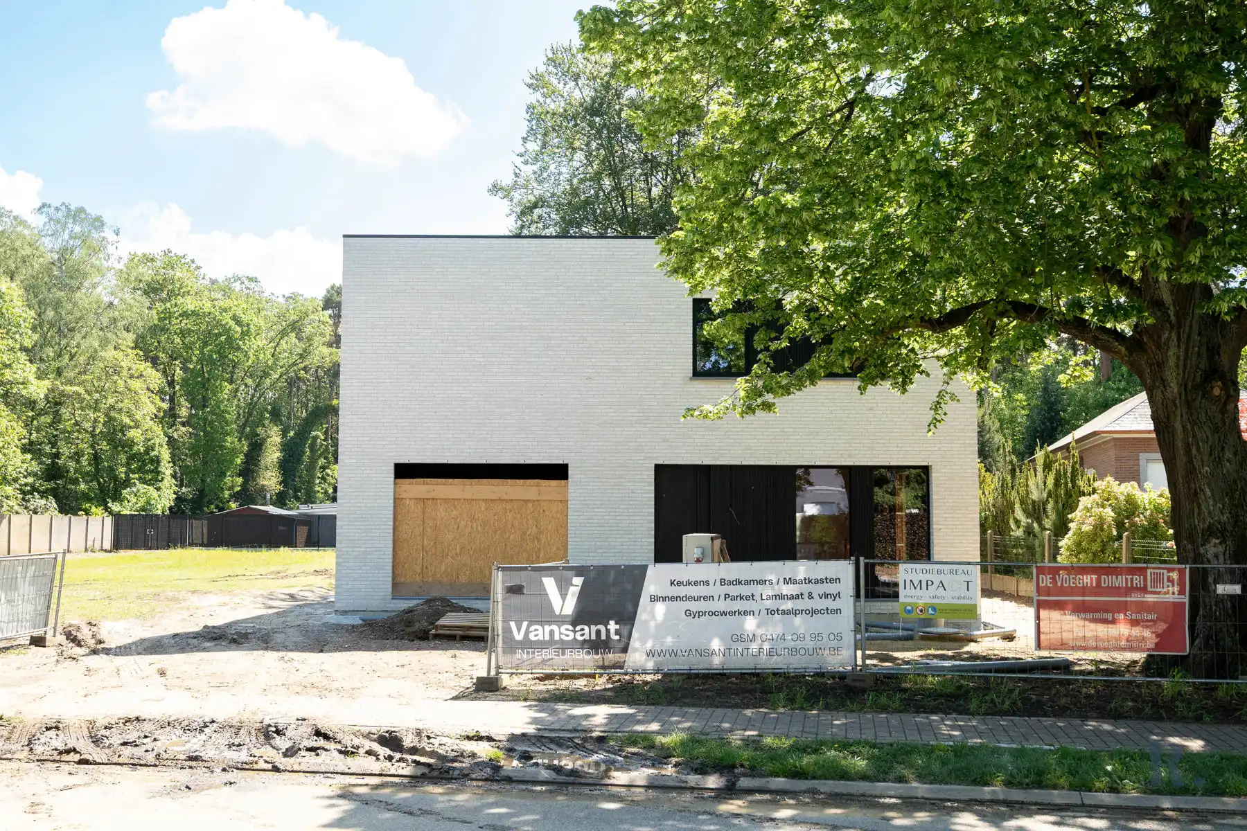Hedendaagse lichtrijke nieuwbouwwoning met mogelijkheden foto {{pictureIndex}}