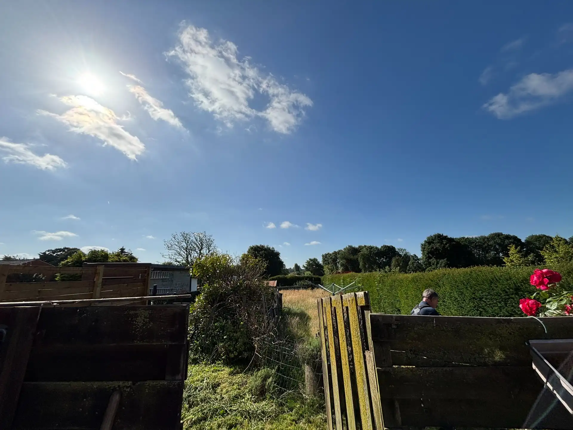 Landelijk gelegen renovatiewoning met prachtig uitzicht over de velden foto 33