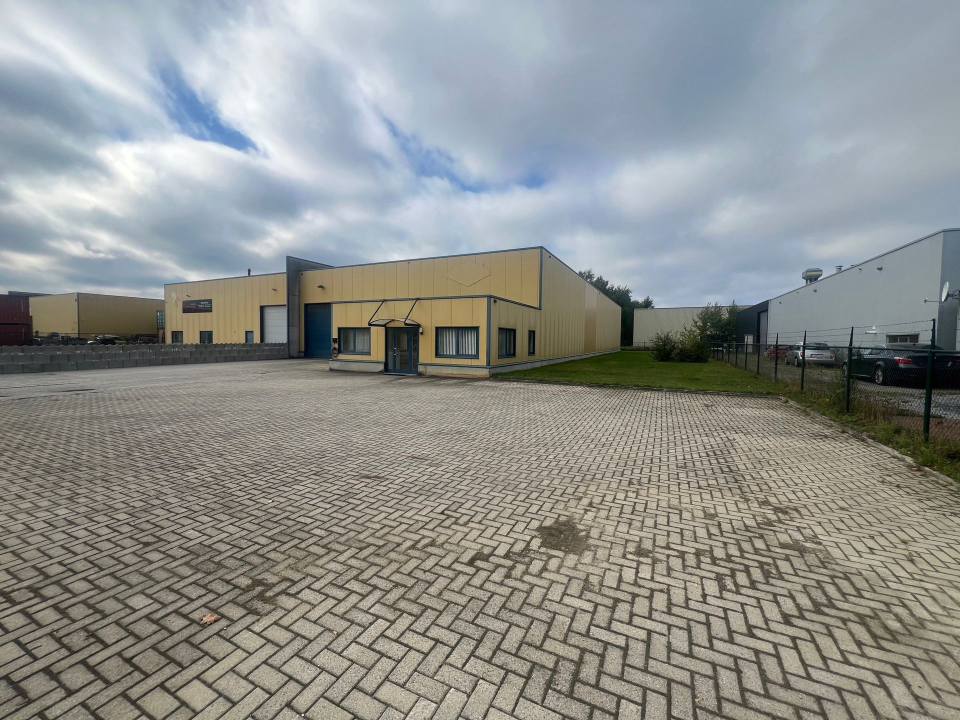BEDRIJFSGEBOUW VAN 905M²  foto 6
