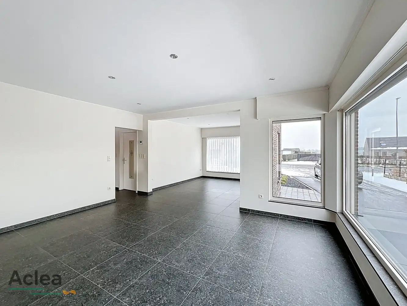 Comfortabele woning met ruime loods foto 6