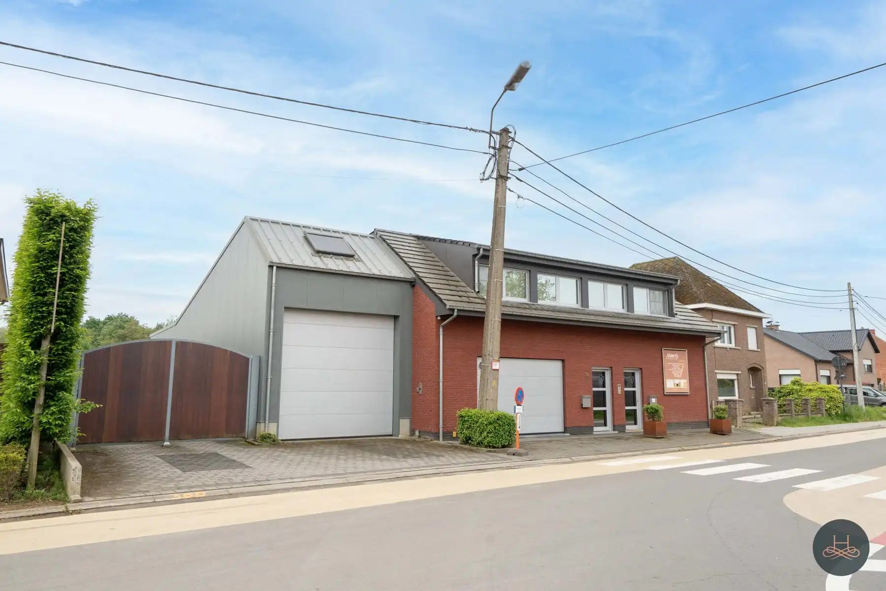 Ruim appartement met grote garage foto 23