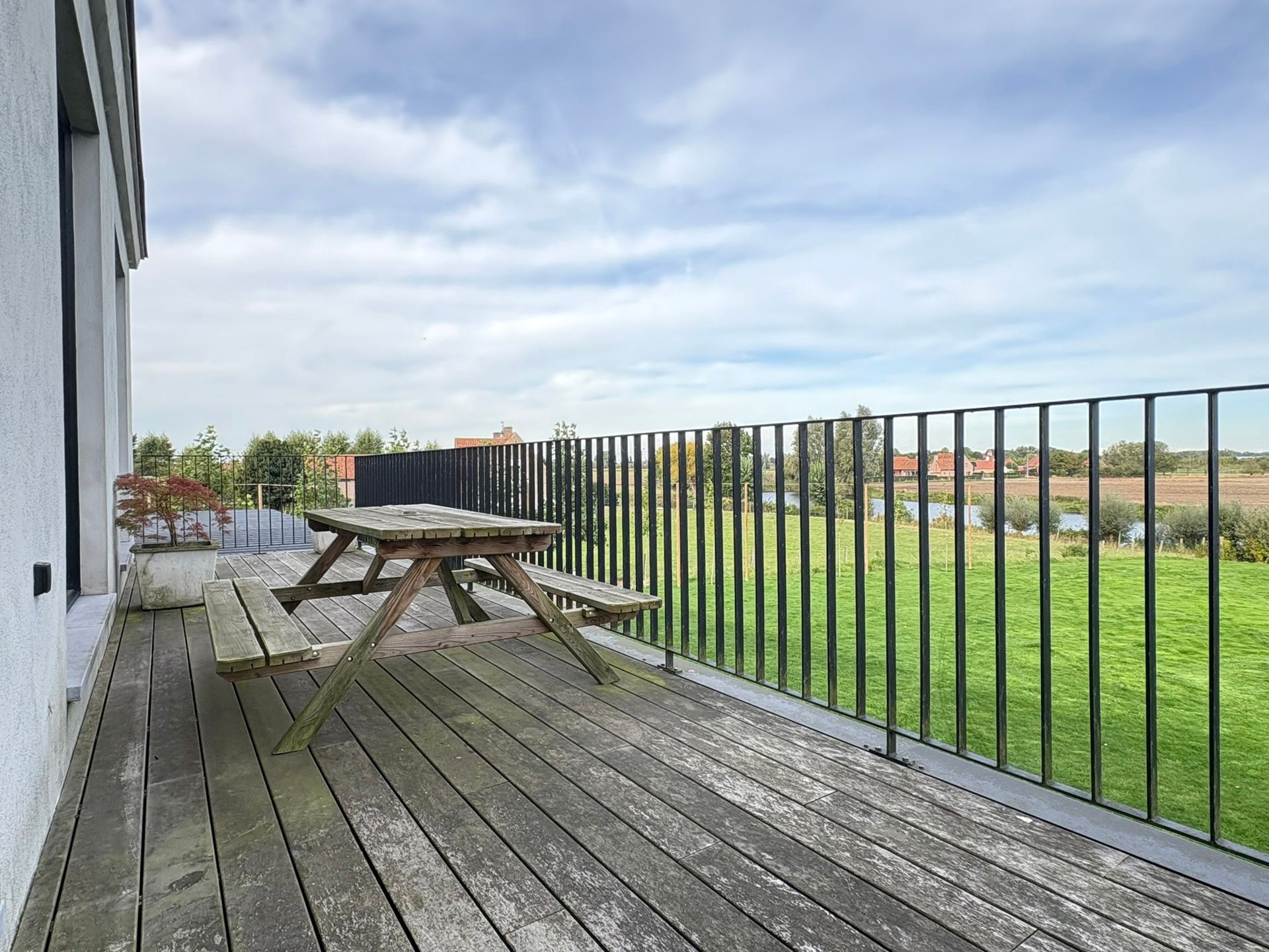 Prachtig en ruim appartement met uitzicht op Leiearm foto 11