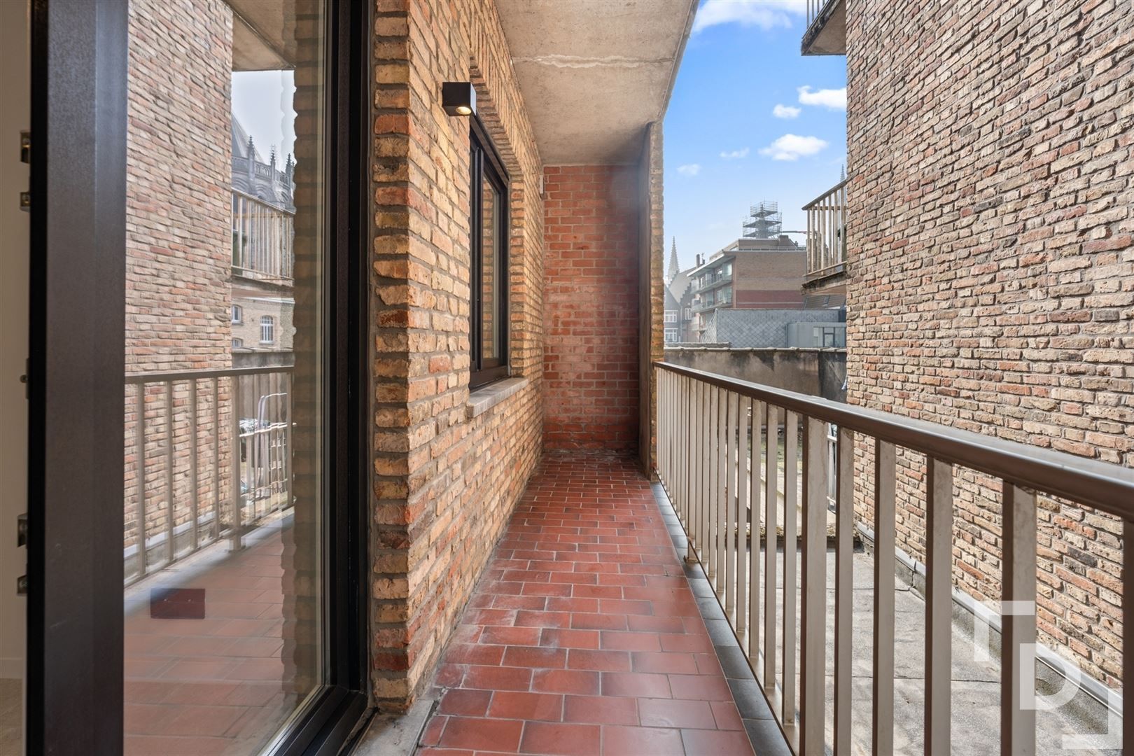Kwalitatief gerenoveerd appartement in centrum Ieper foto 14
