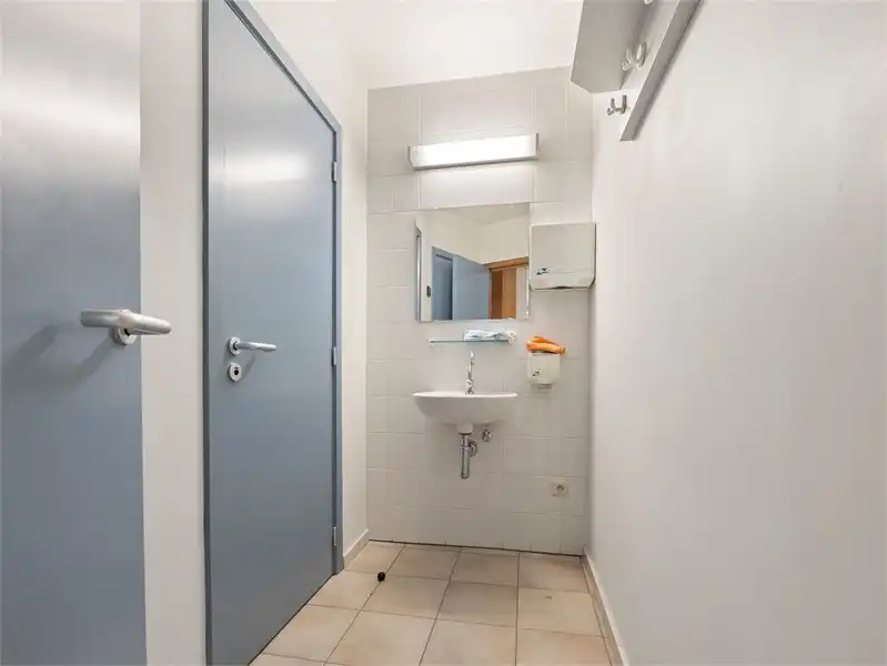 OPBRENGSTEIGENDOM MET HANDELSRUIMTE EN DUPLEX-APPARTEMENT IN SINT-TRUIDEN foto 14