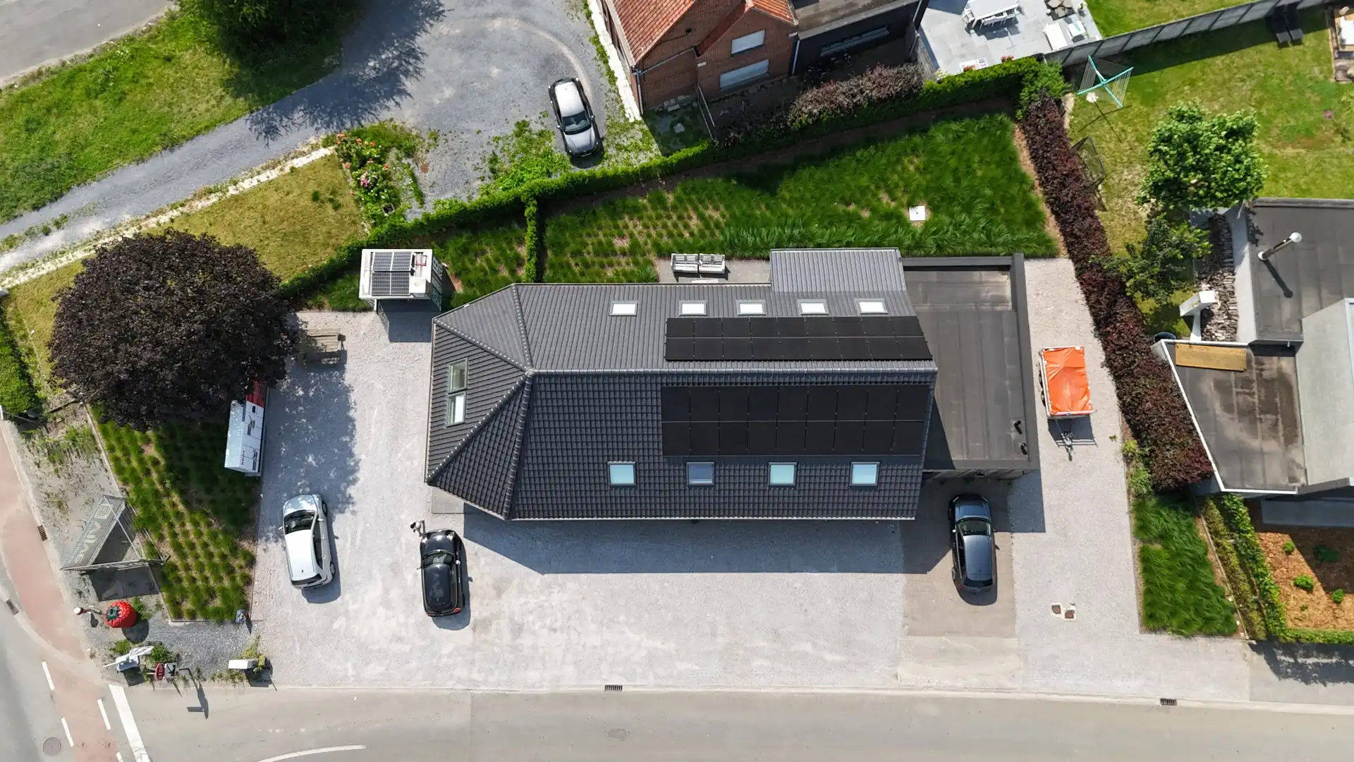 Verhuurd handelspand met mogelijke huisvesting voor seizoenarbeiders in Waregem foto 3