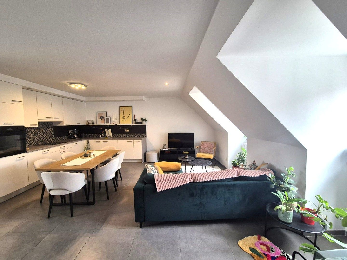 Instapklaar recent appartement in centrum Vinkt! foto 3