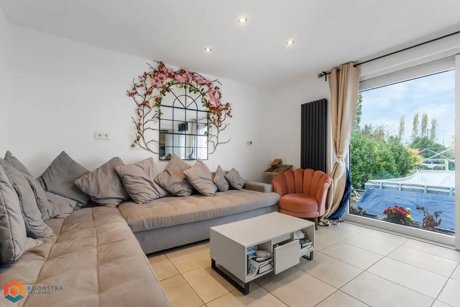 Woning met 4 slpkrs en garage op perceel van 1401 m² foto 3