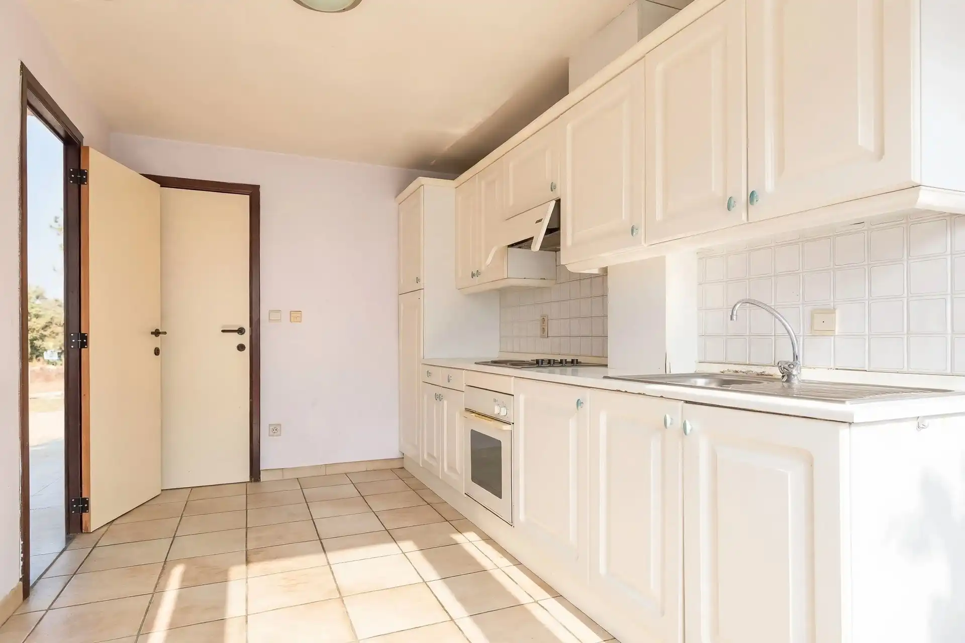 Ruim appartement met drie slaapkamers en staanplaats te Gijzegem foto 6
