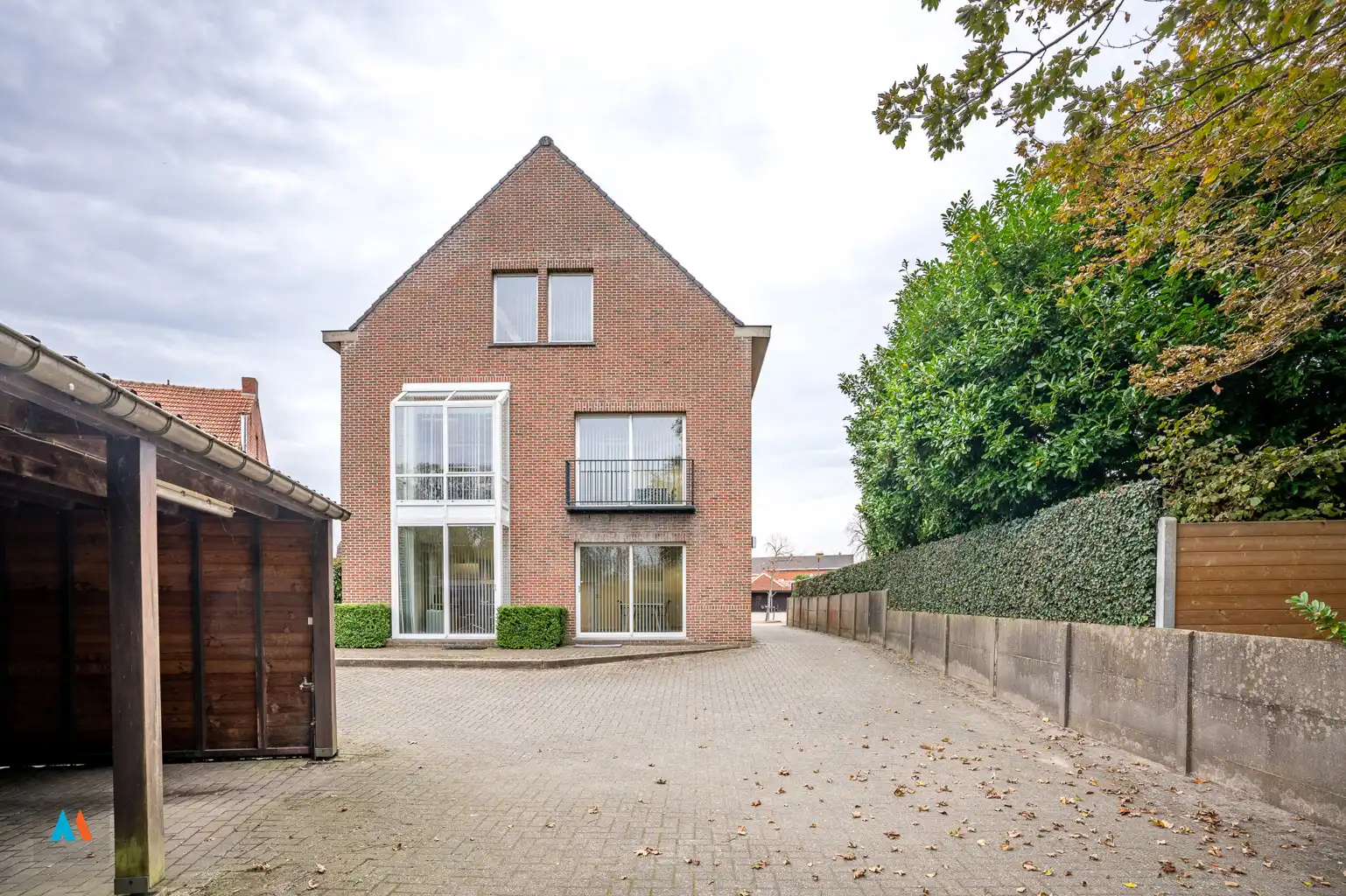 Kantoorgebouw met dakappartement foto 30