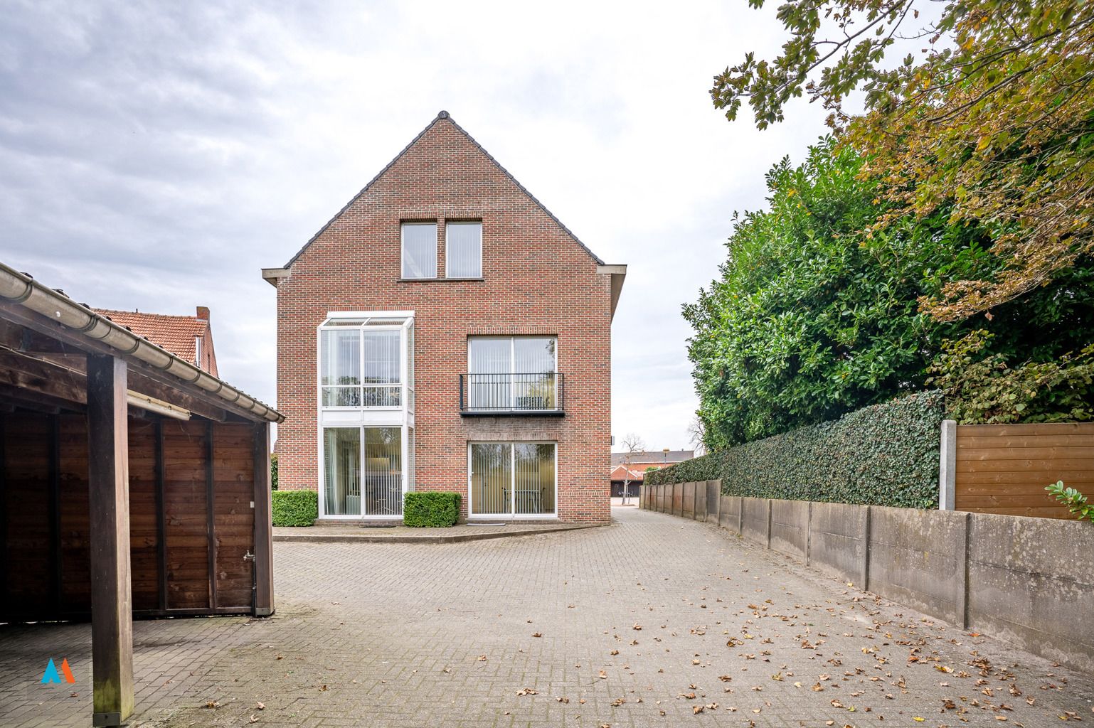 Kantoorgebouw met dakappartement foto 30