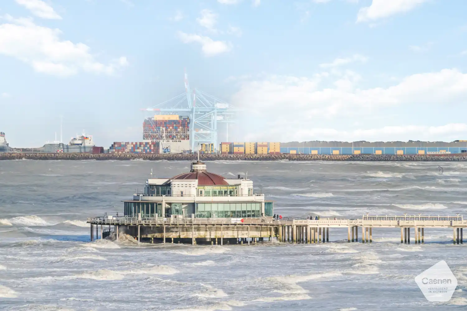 Lichtrijke studio met een prachtig uitzicht op zowel de zee als het hinterland foto 13