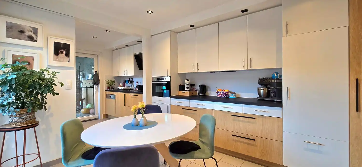 Hoofdfoto van de publicatie: Charmant herenhuis met 5 slaapkamers te koop in Hasselt