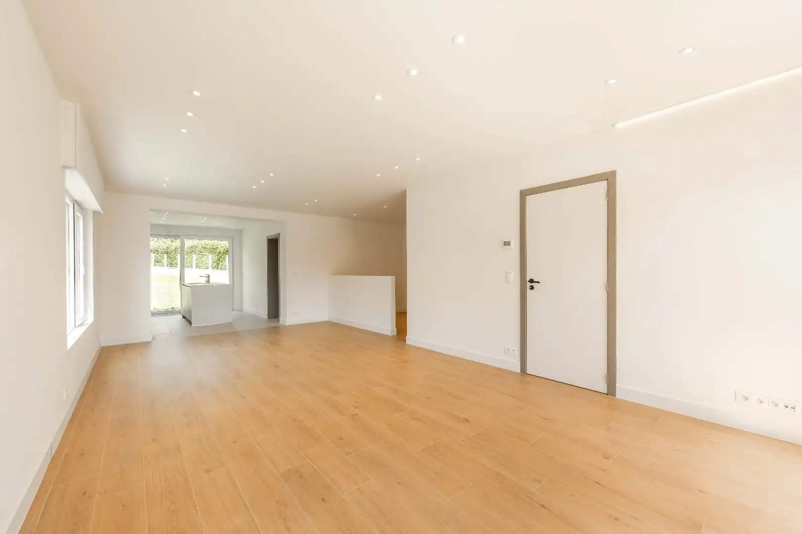 VOLLEDIG GERENOVEERDE WONING OP TOPLOCATIE IN KOOLSKAMP foto 2