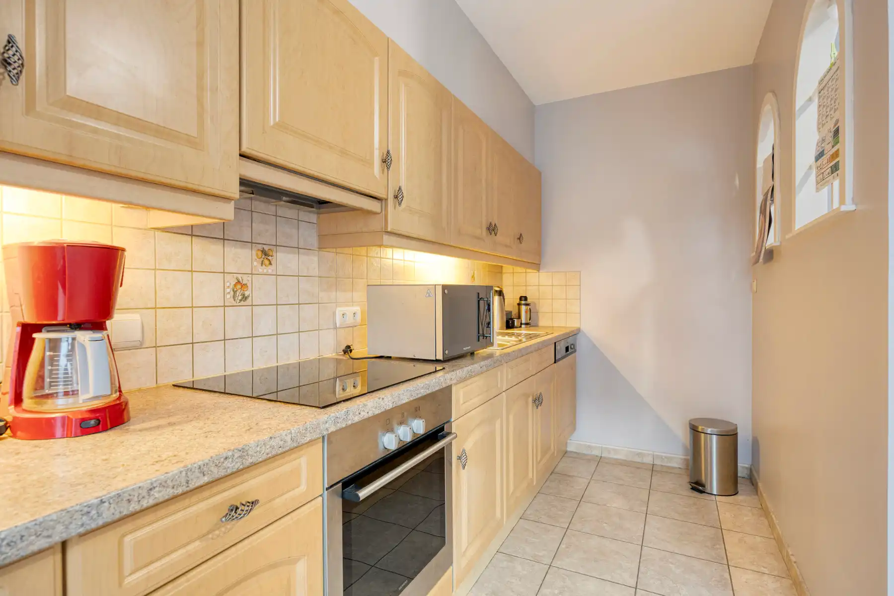 Instapklaar appartement met 2 slaapkamers en garage! foto 4