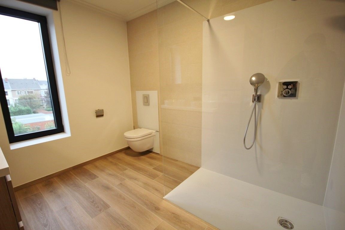 Duplex met terras in centrum van Sint-Truiden! foto 8