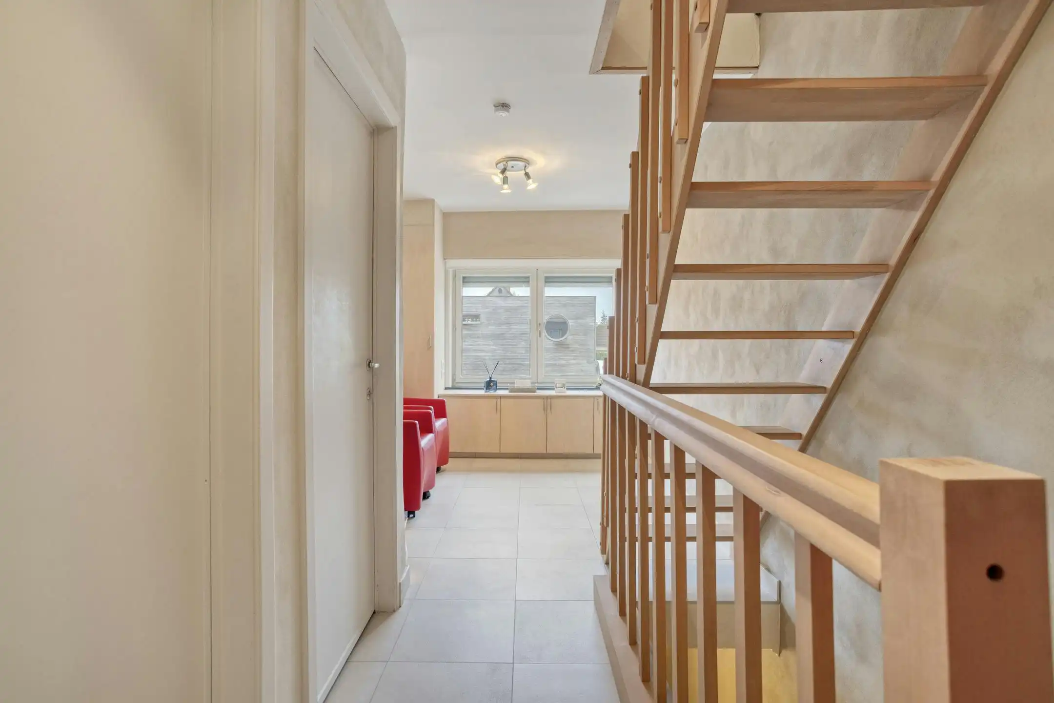 Instapklare woning met 3 slaapkamers, 2 badkamers, zuidgerichte tuin en garage. foto 17