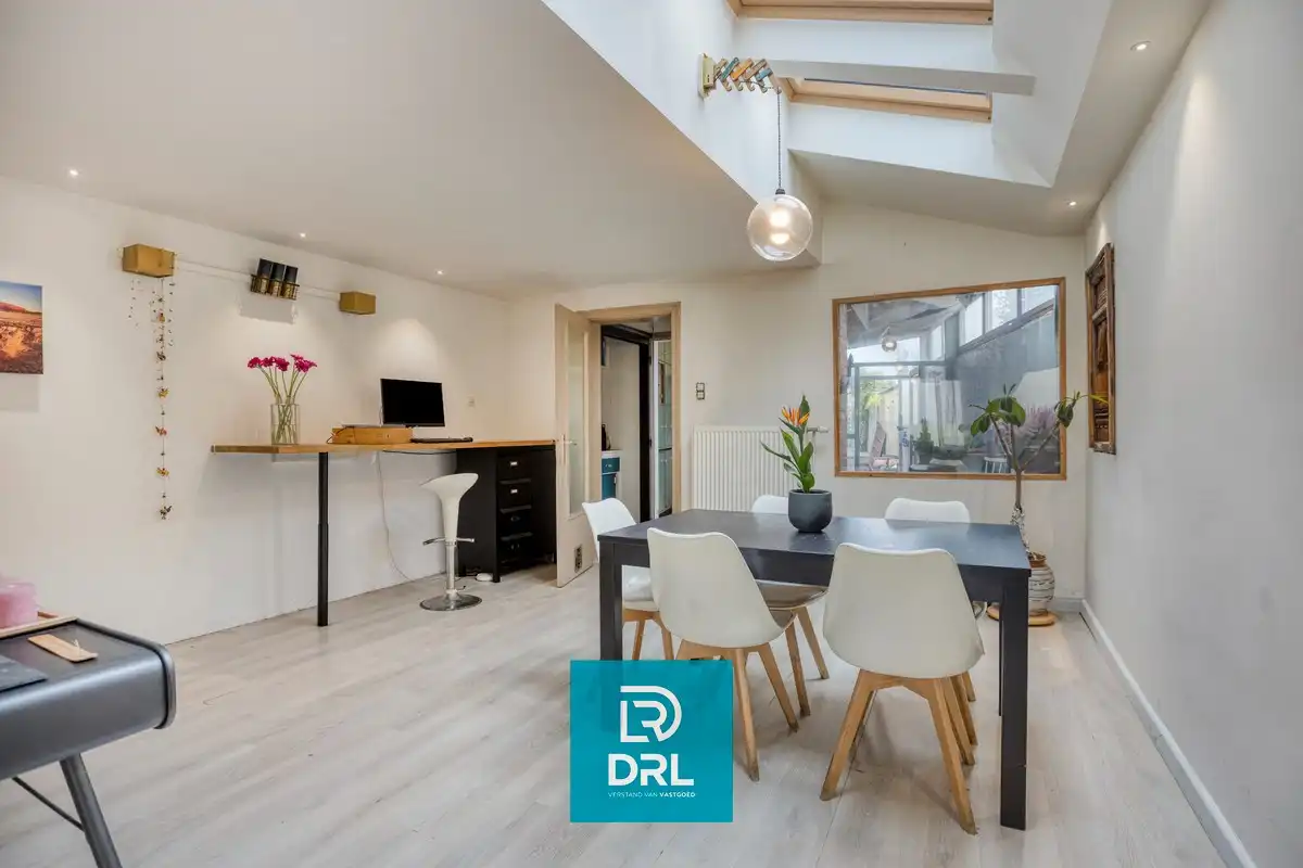 Af te werken woning met grote werkplaats/loods te Sint-Kruis. foto 2