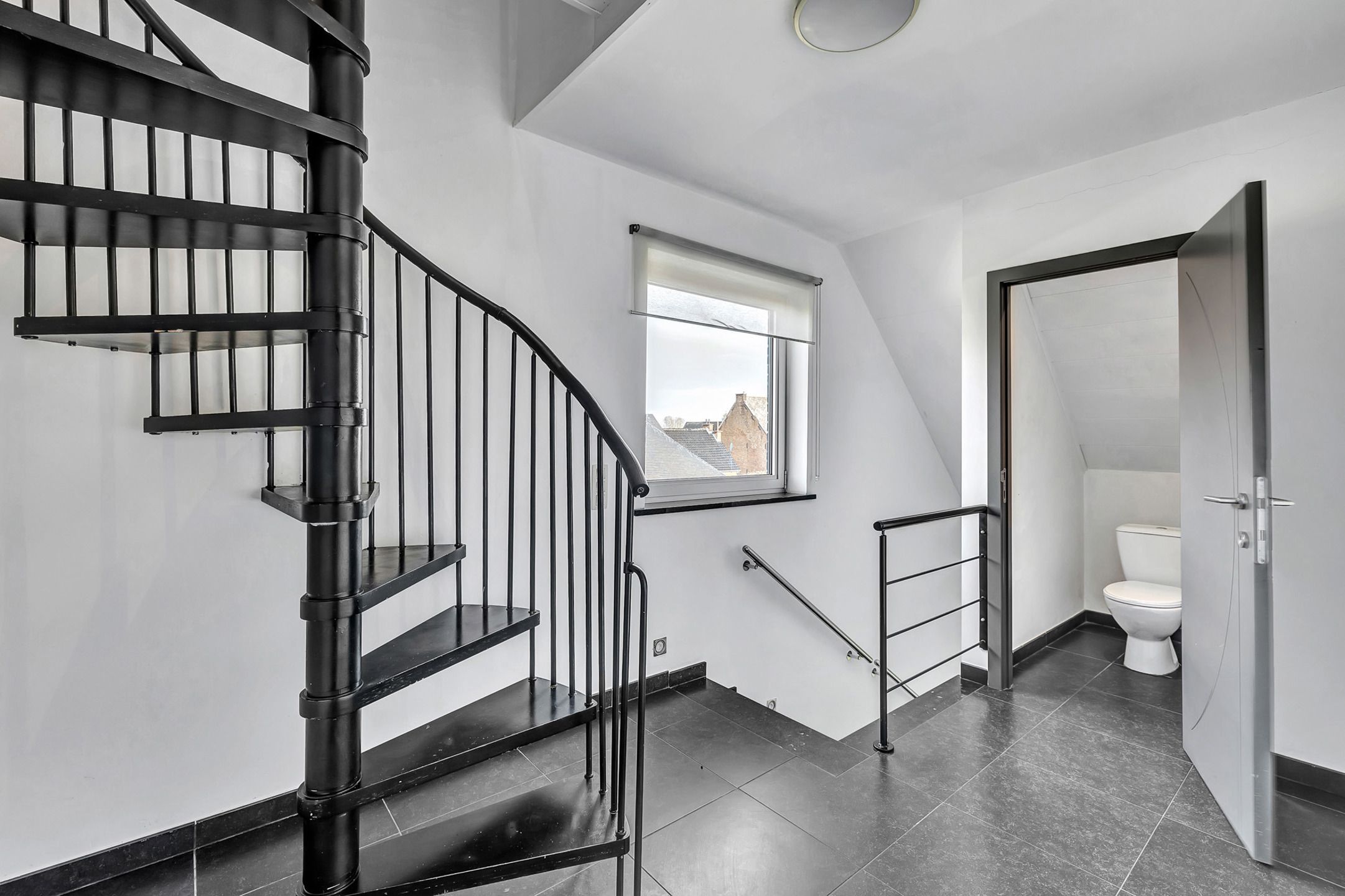 Ruime duplex met groot terras en garage foto 18