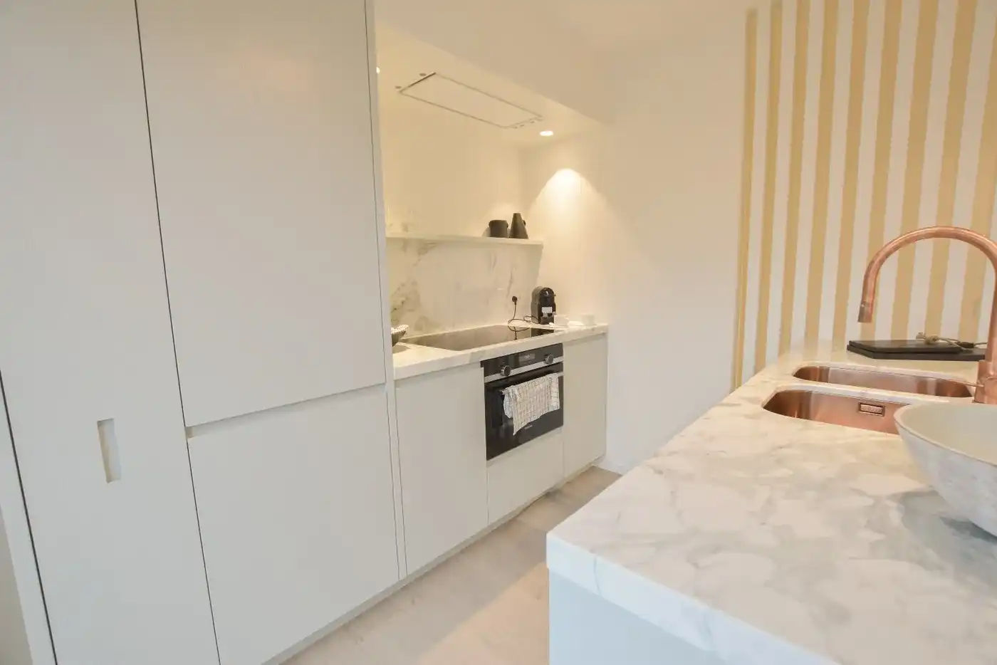 Prachtig gerenoveerd duplex appartement met 3 slaapkamers gelegen vlakbij het strand en het bruisende centrum foto 9