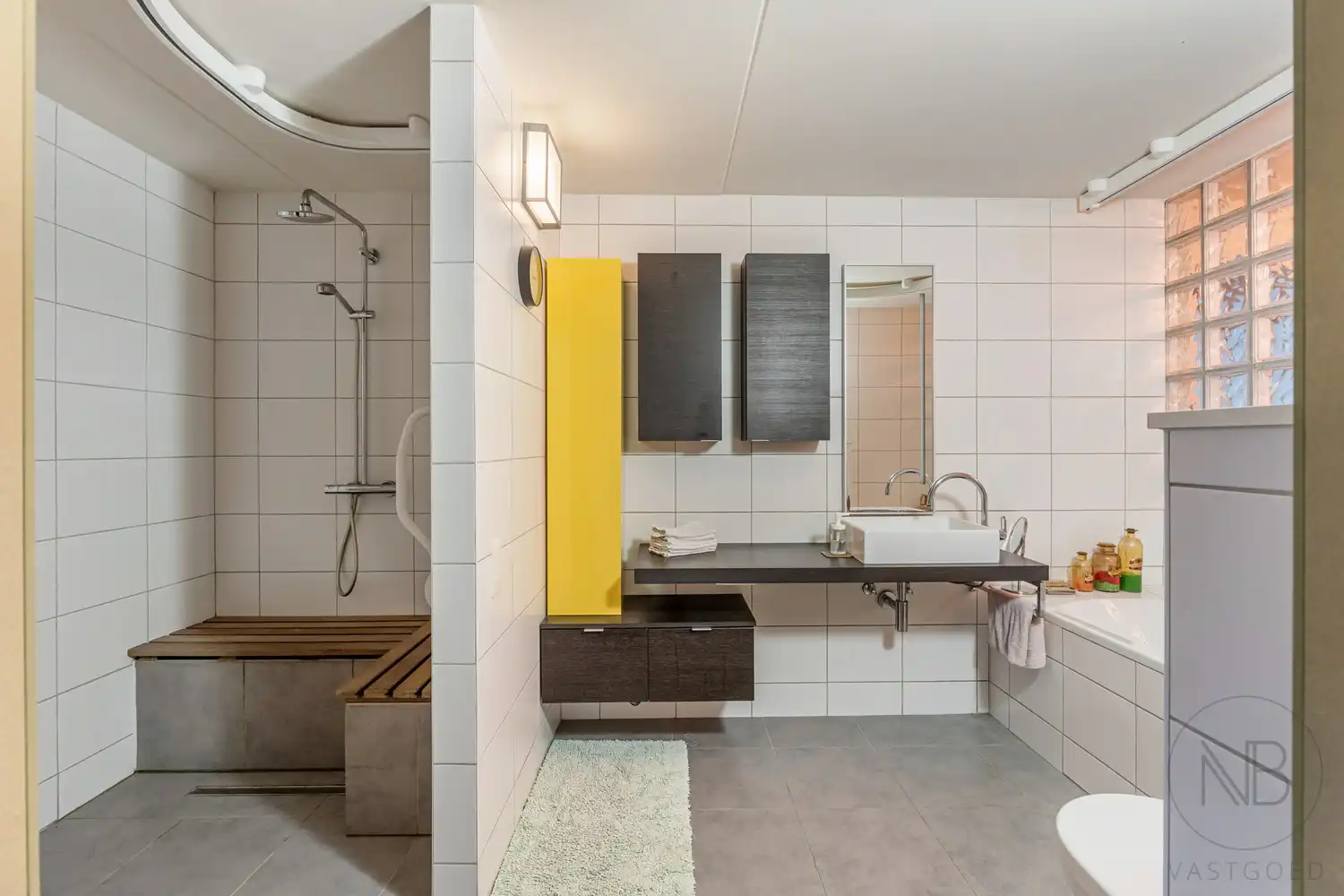 Pand met vergunde praktijkruimte, woonst, garage en carport in Opglabbeek foto 20