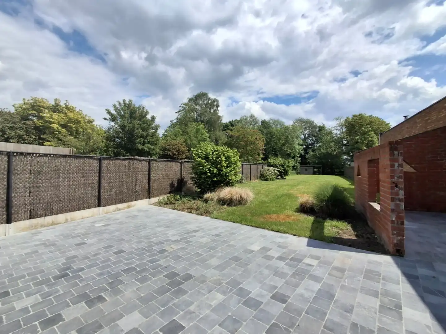 CHARMANT GERENOVEERDE WONING MET 3 SLPKS | CARPORT EN TUIN foto 18