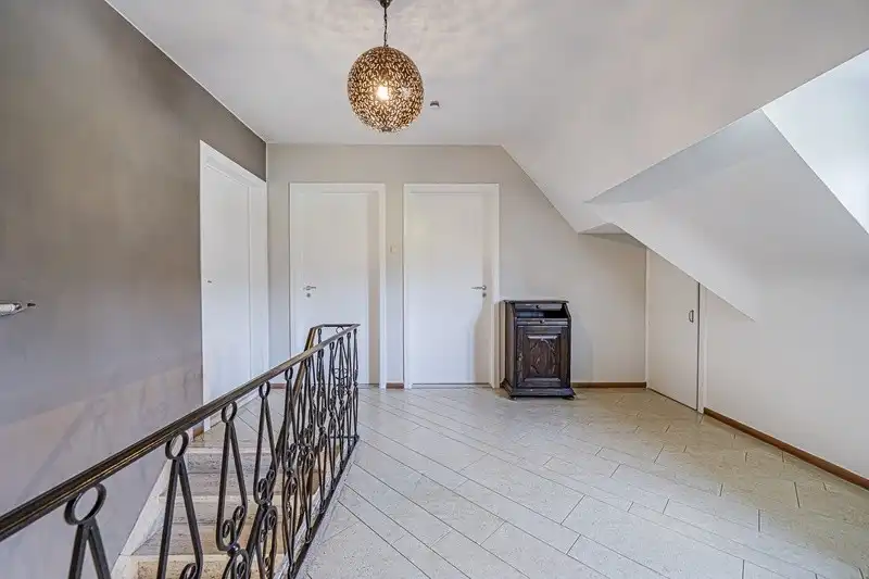 Karaktervolle, statige villawoning met 3 à 4 slpks en royale tuin foto 23