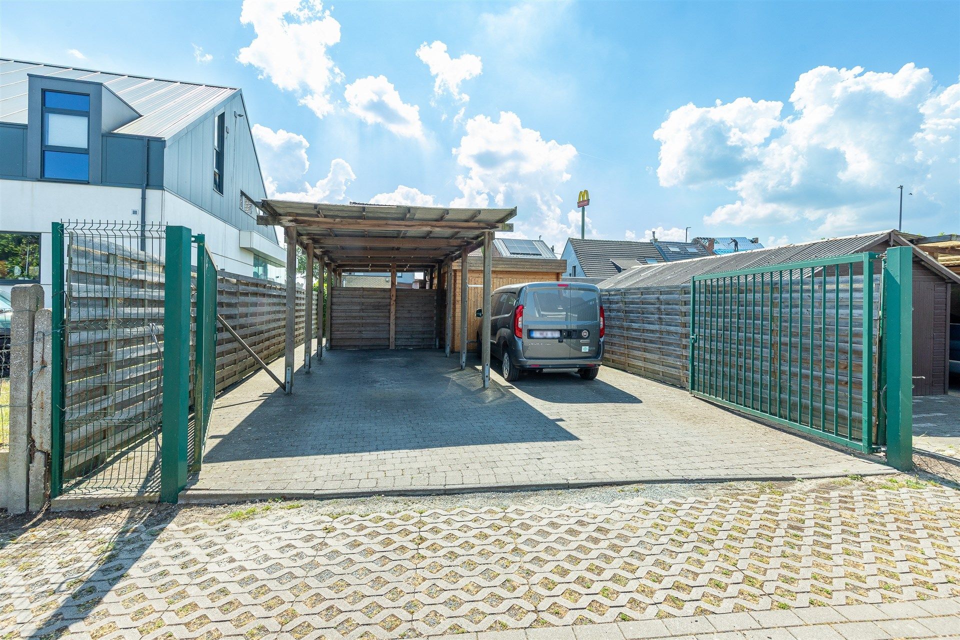 Uitstekend gerenoveerde woning met tuin en parkeerplaats foto 30