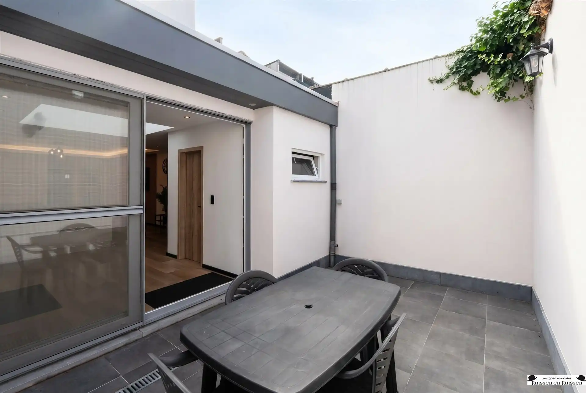Uitzonderlijk ruime, energetische en gerenoveerde woning! foto 24