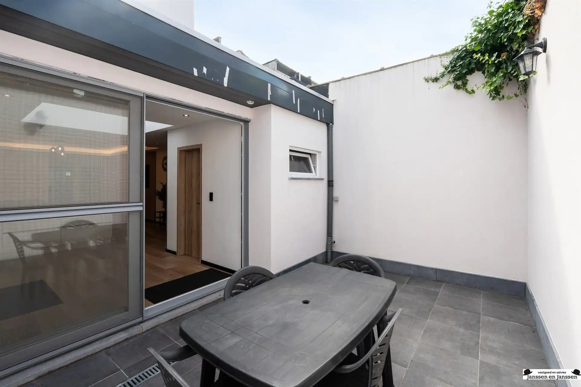 Uitzonderlijk ruime, energetische en gerenoveerde woning! foto 24