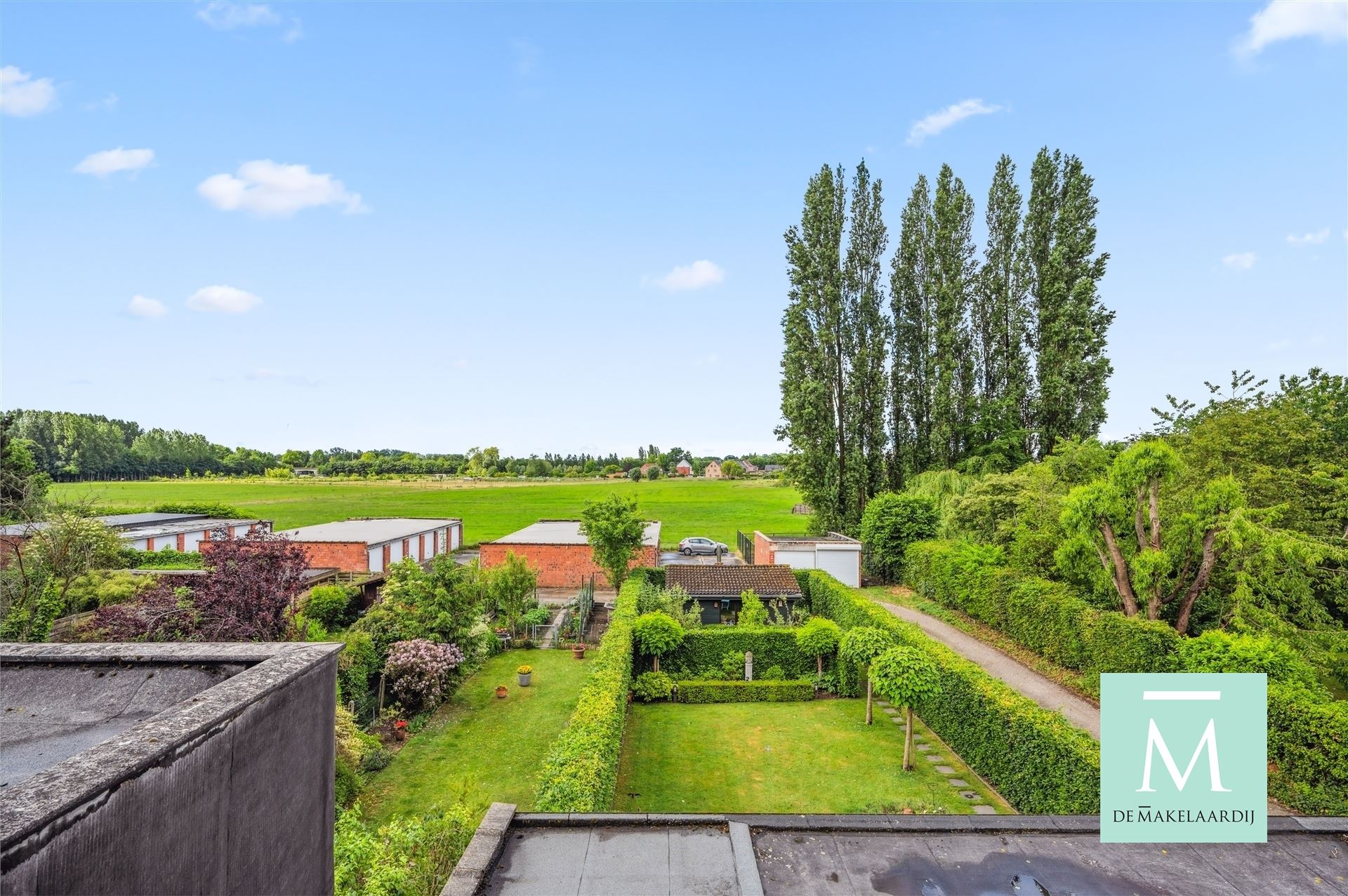 Op te frissen duplex-appartement, 3 slaapkamers en terras op toplocatie! foto 2