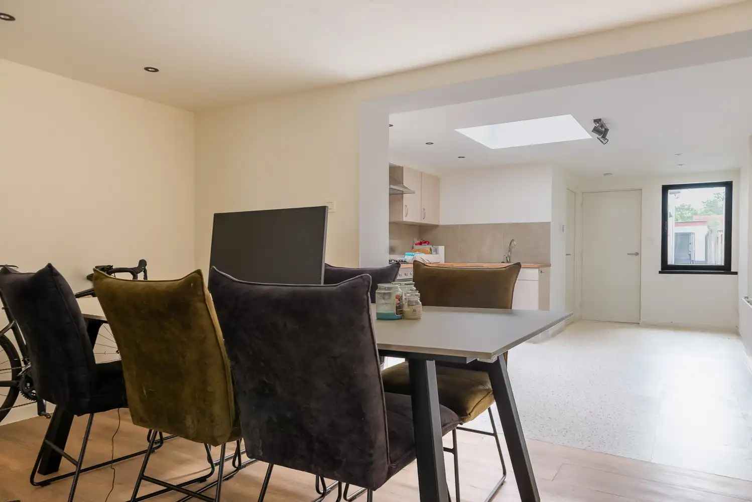 Charmante, gerenoveerde woning met 3 slaapkamers, tuin en garage in Mol foto 5