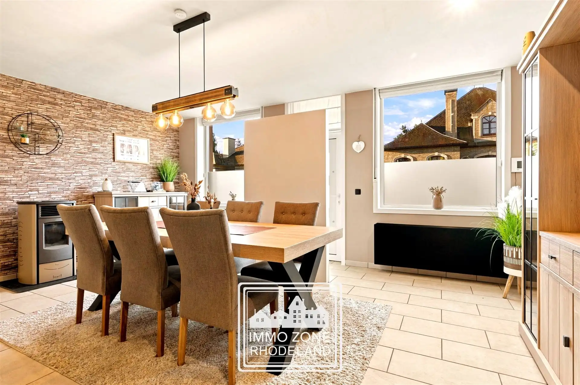 Knappe instapklare woning met 3 slpks, garage en mooie tuin  foto 3