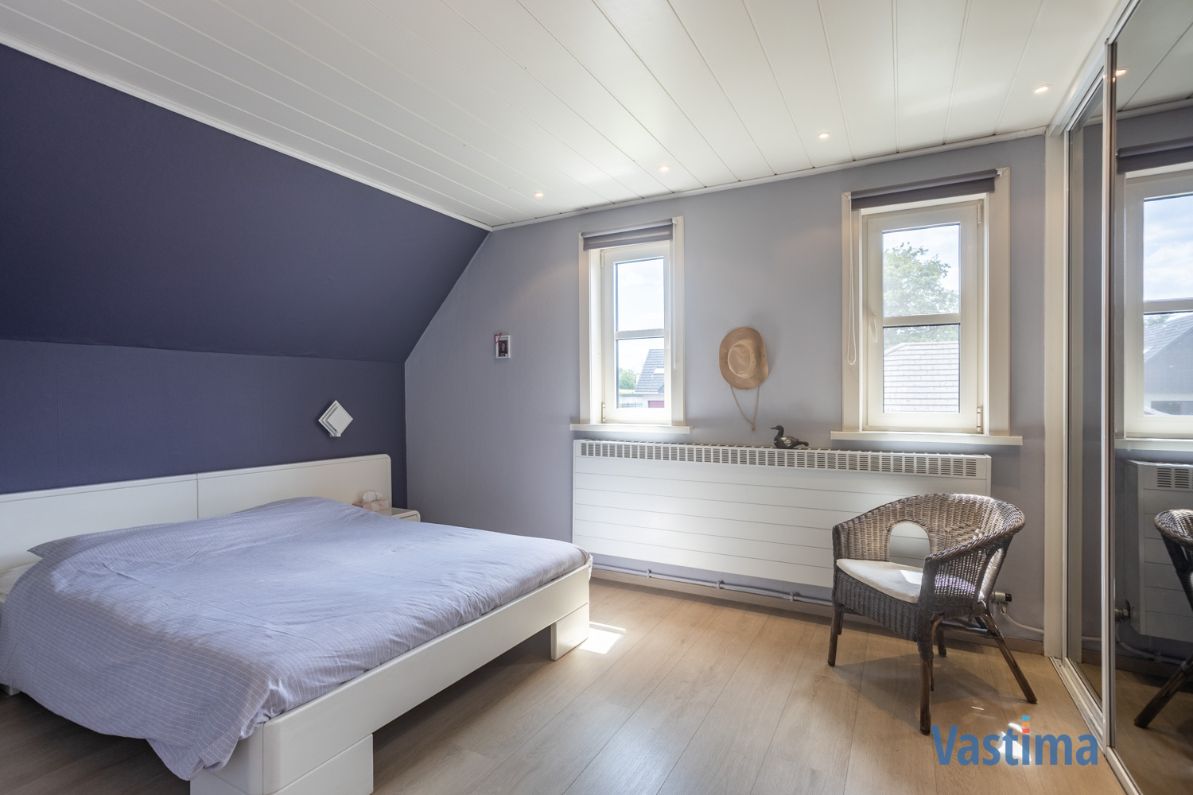 Halfopen gezinswoning met 3-4 slaapkamers en extra garage foto 22