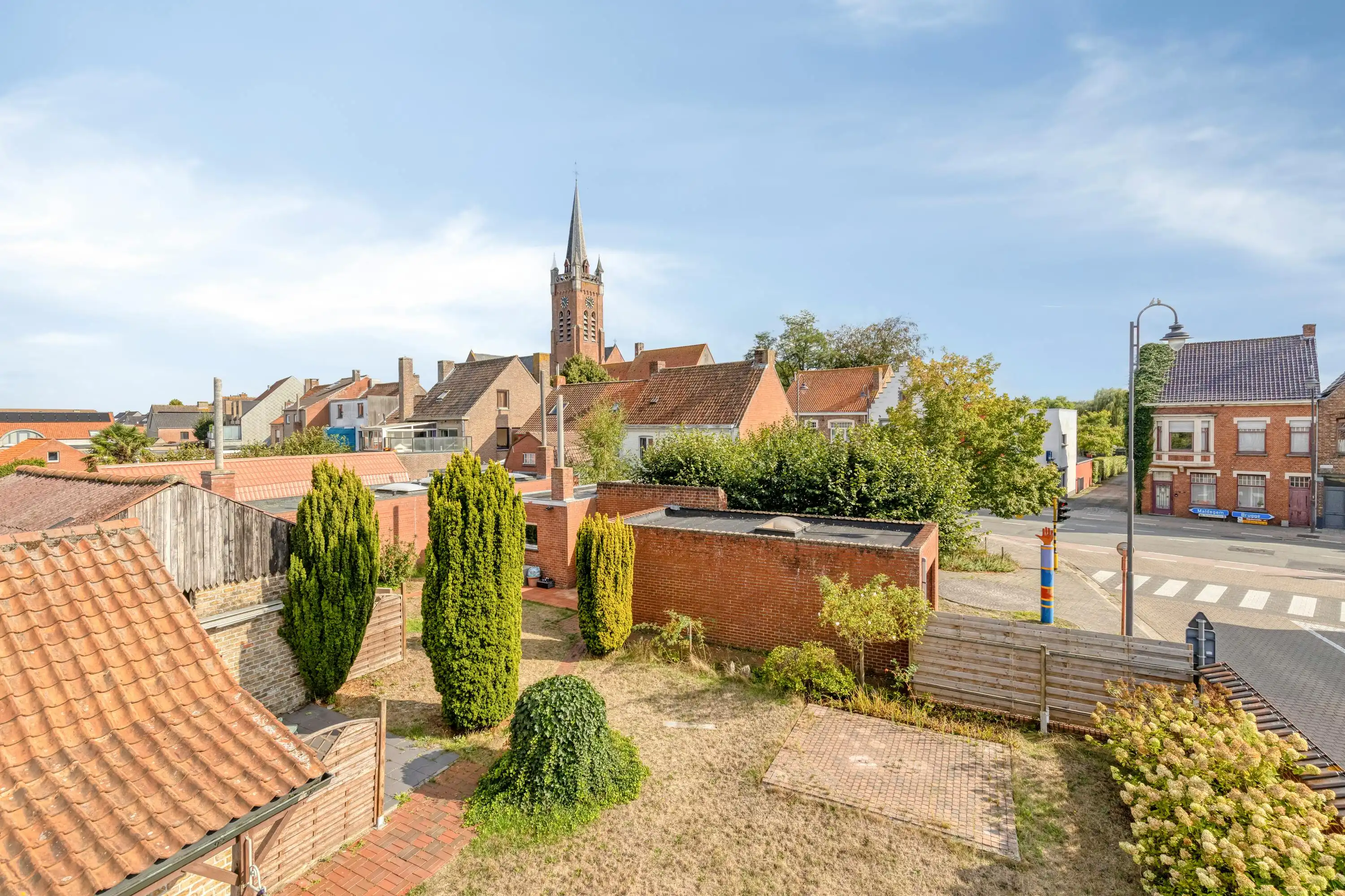 Halfopen huis / grond (537m²) met potentieel in hartje Sijsele (Damme) foto 4