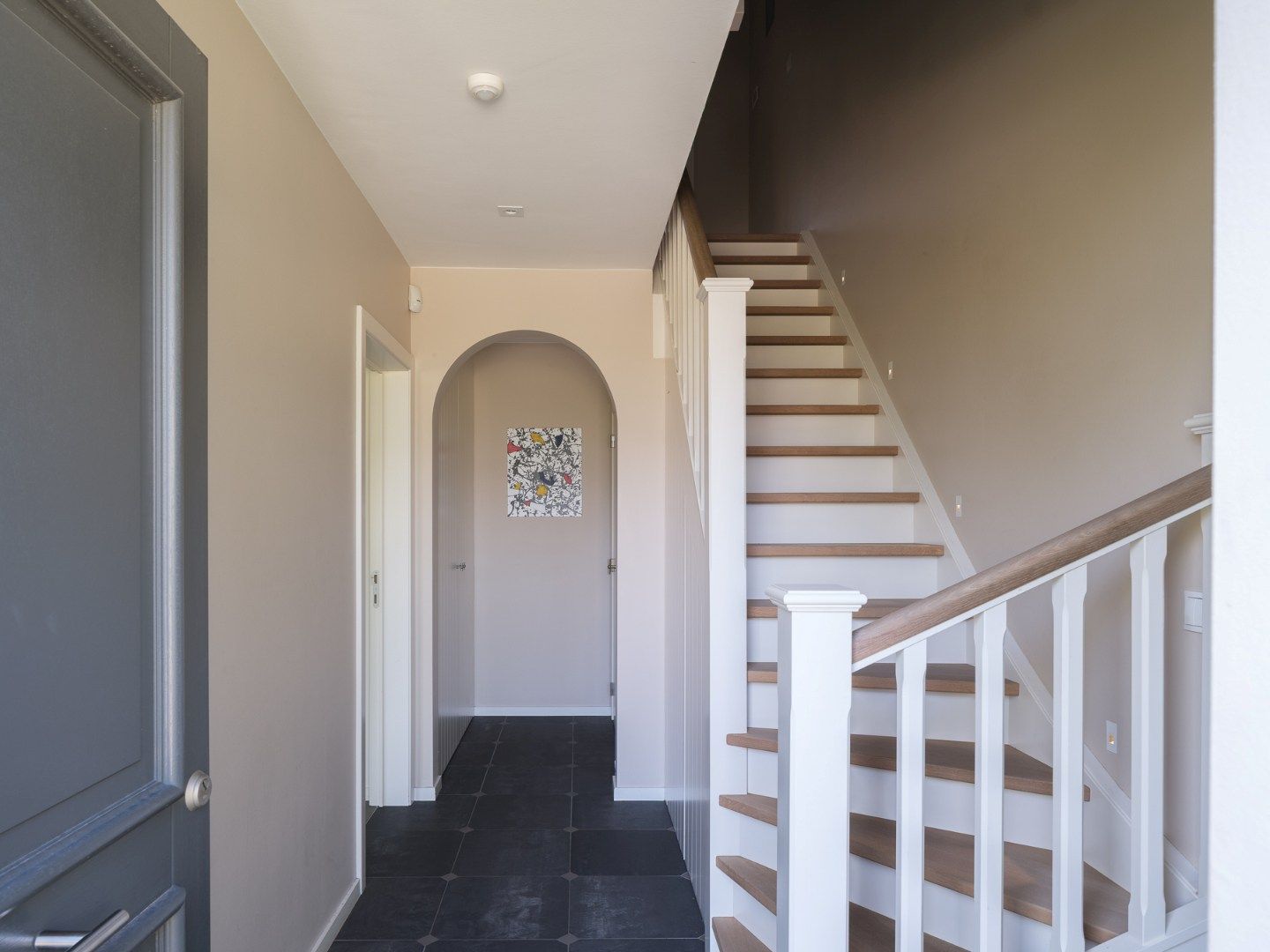 Exclusief wonen in rust en comfort – instapklare villa met zwembad in doodlopende straat foto 4