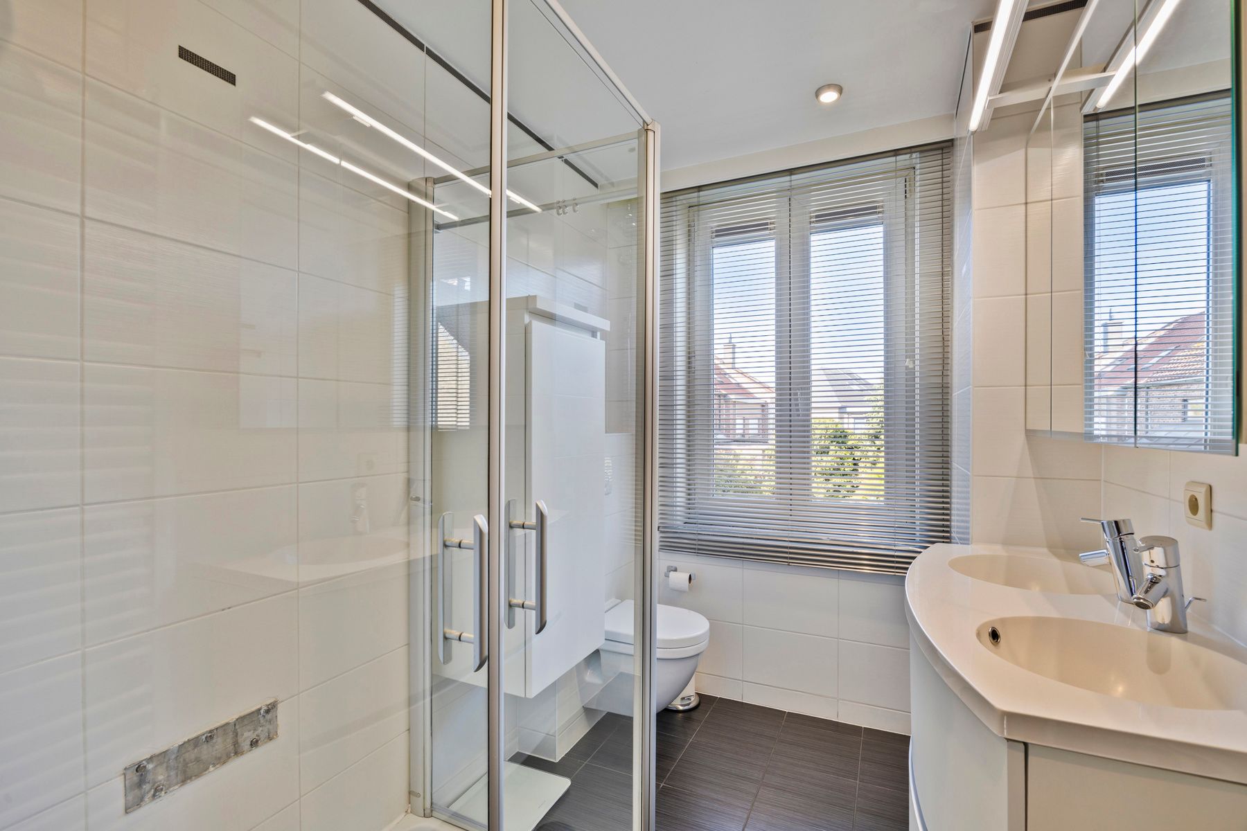Instapklare woning met 3 slaapkamers, tuin en zonnepanelen! foto 15
