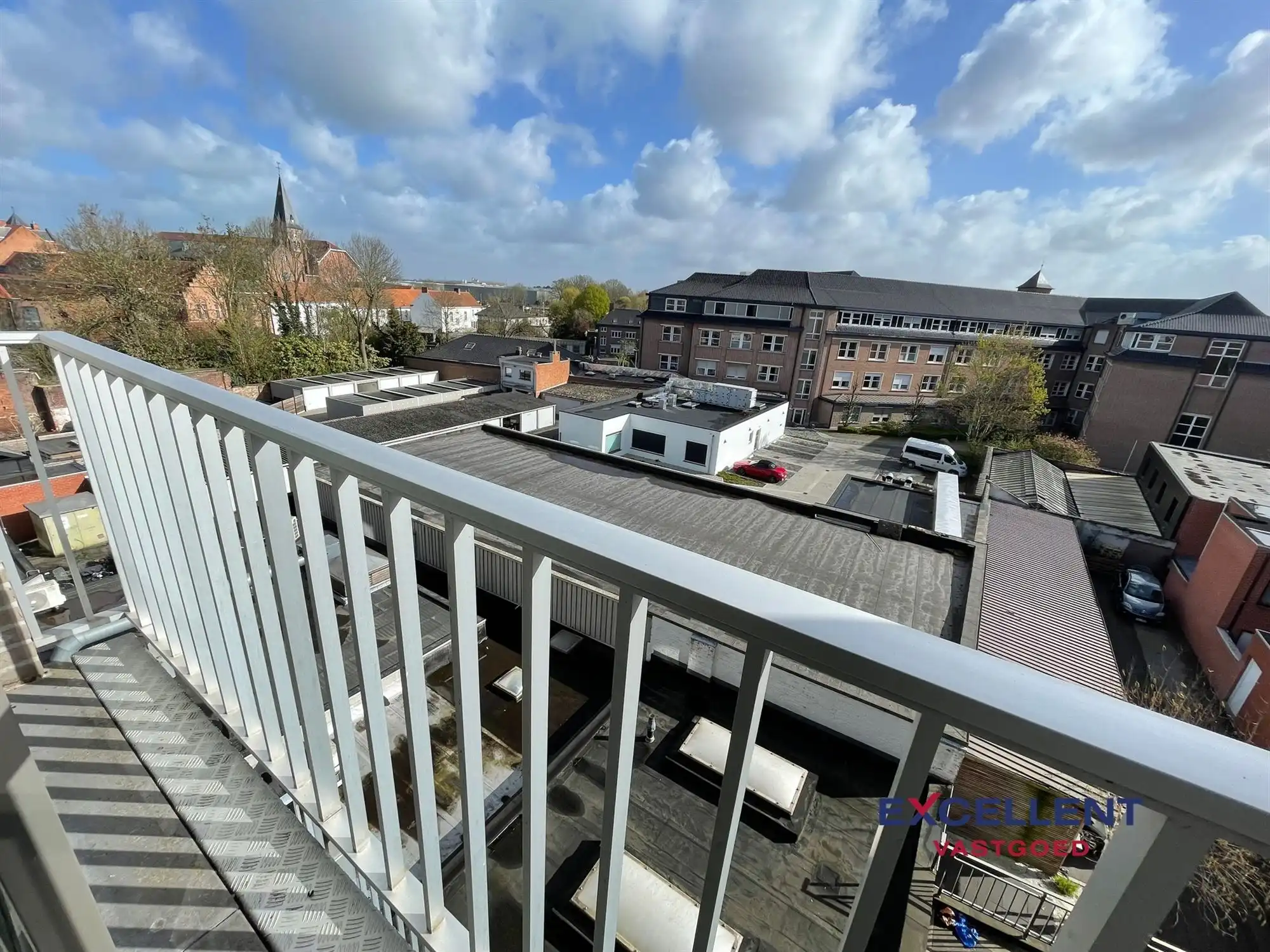 Lichtrijk dakappartement met ruim terras te huur op de Markt! foto 7