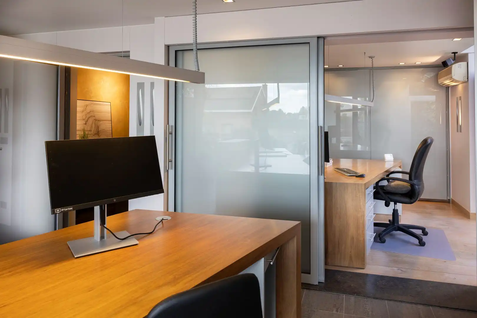 Ruime, alleenstaande woning met mogelijke praktijkruimte. foto 19