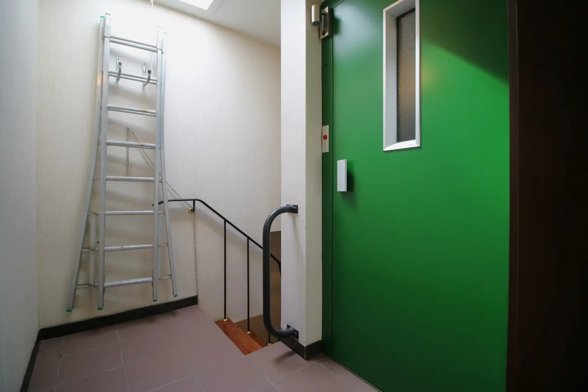 Ruim appartement op 3de verdieping met 2 garages foto 24