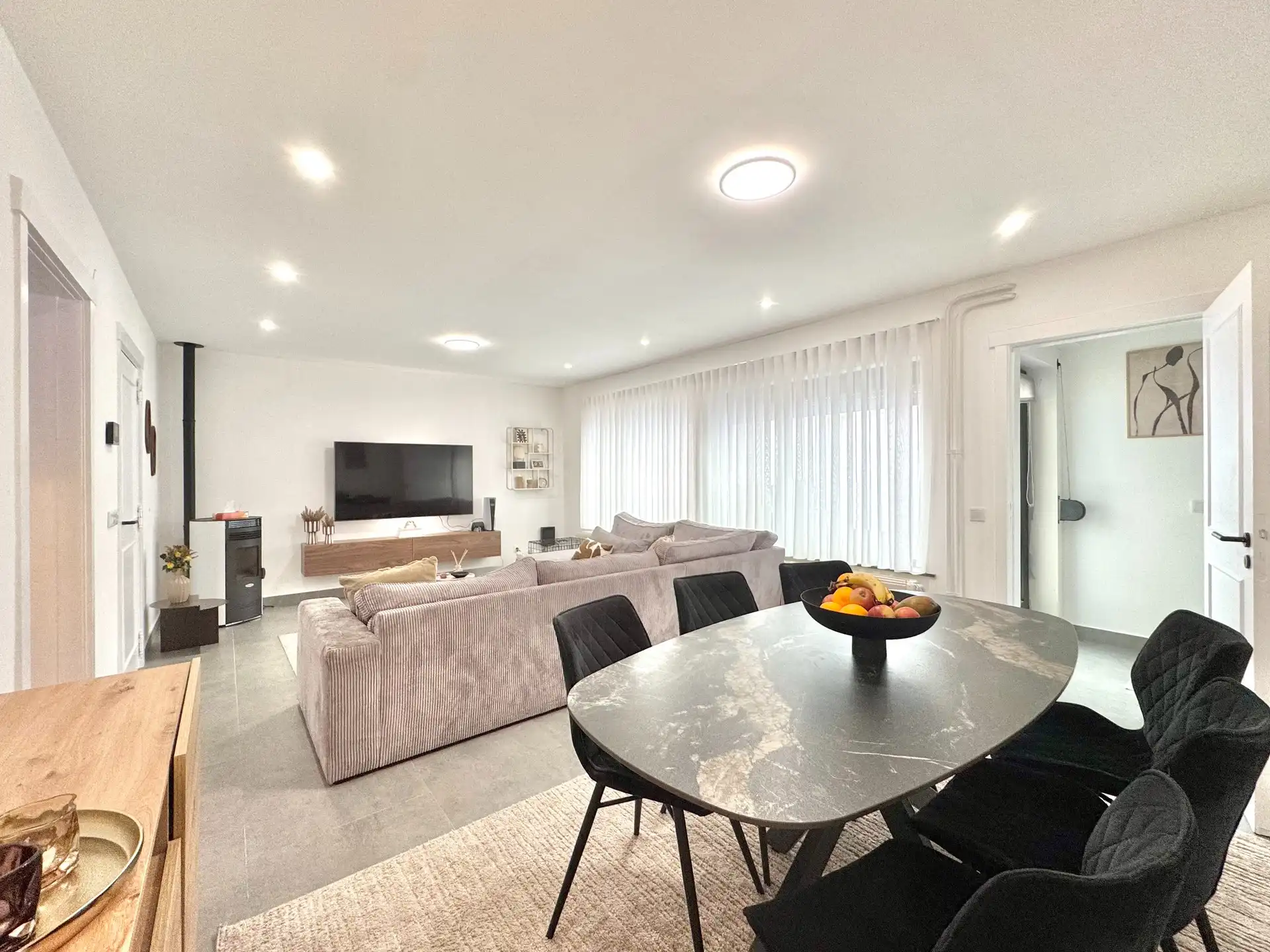 GERENOVEERDE GELIJKVLOERSE WONING | 3 KAMERS | GARAGE | 274 M² foto 8