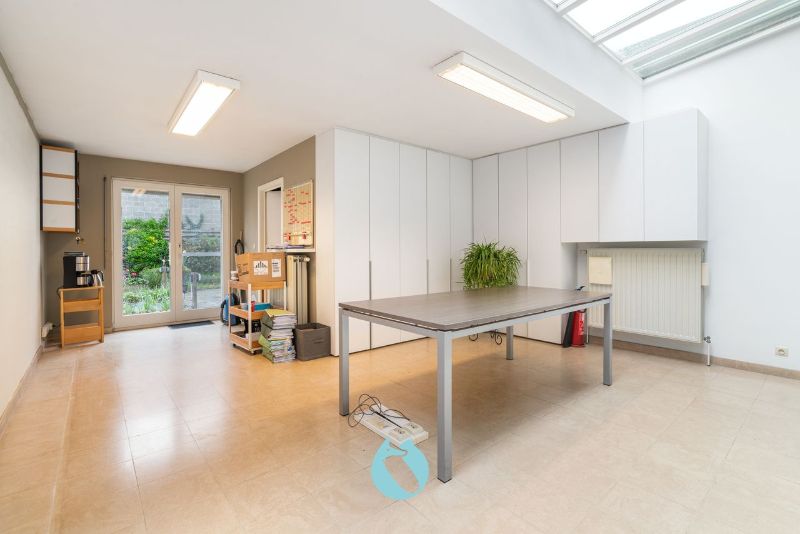 Ruime karaktervolle woning met stadstuin en doorrit foto 7