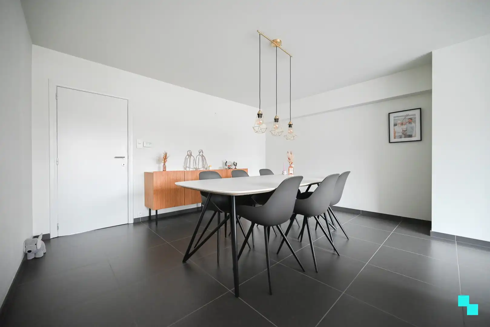 Verrassend ruim en compleet gerenoveerd appartement in hartje Izegem foto 5