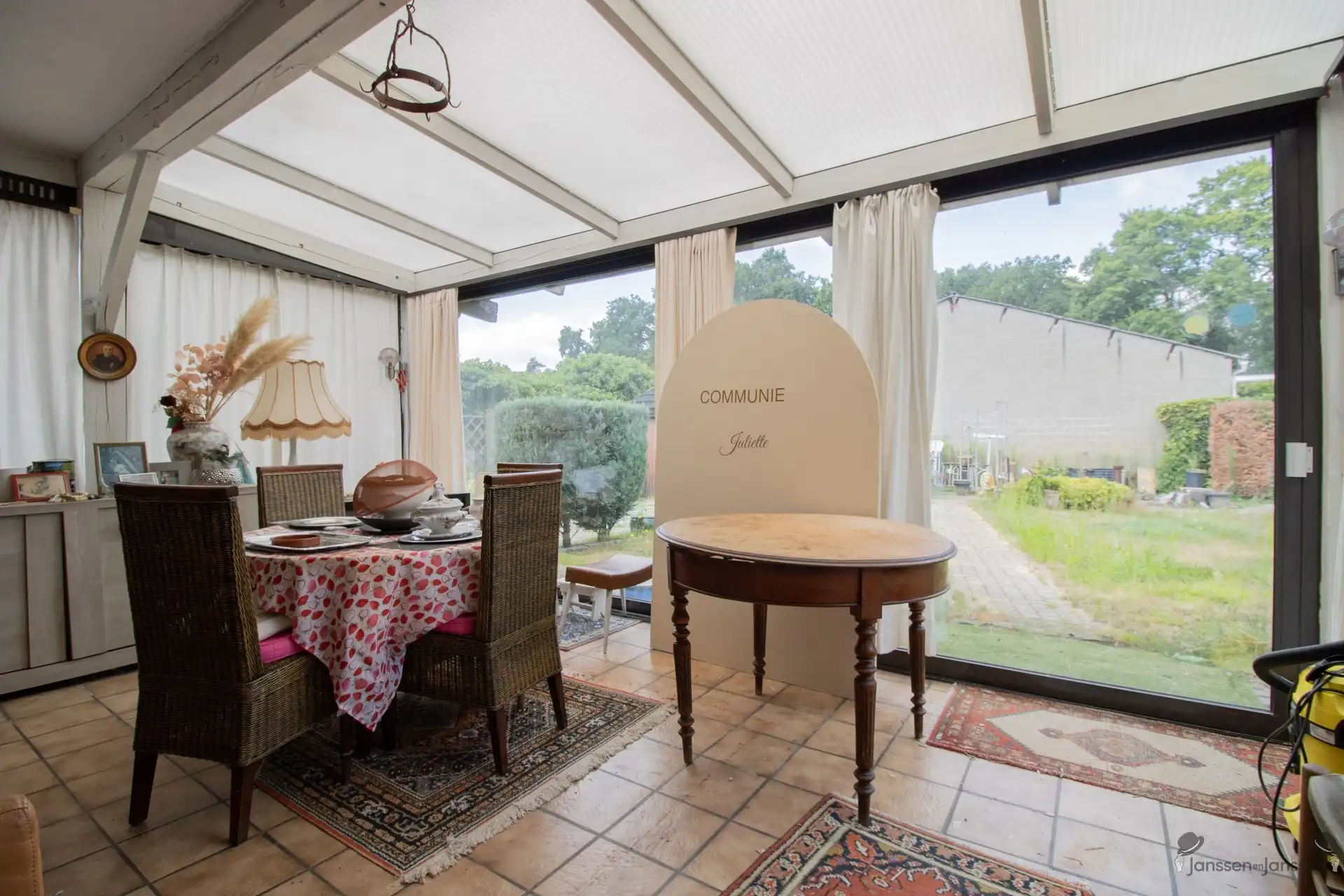 Ruime op te frissen villa met 2 keukens, 2 badkamers en min. 5 slaapkamers op 1.157 m² foto 10